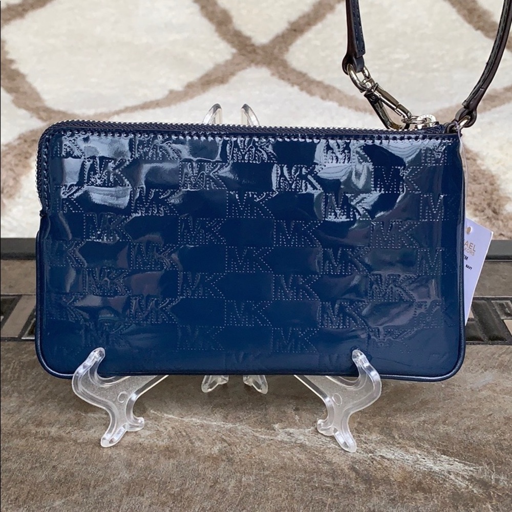 MICHAEL KORS JET SET ITEM LG GUSSET WRISTLET Navy - Picture 15 of 16